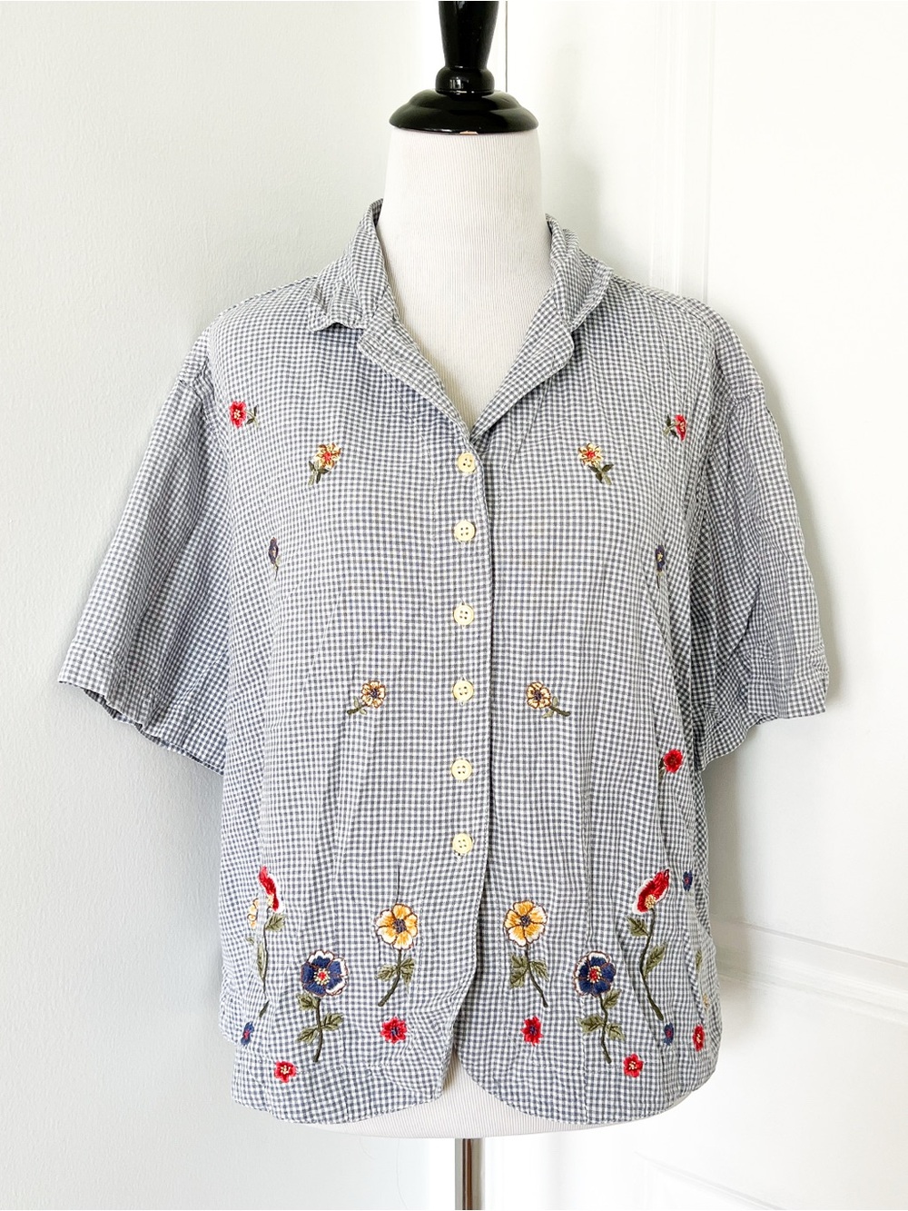 Vintage Casey & Max Blue and White Gingham Embroidered Flower Button-Down Top XL